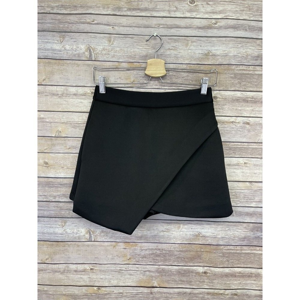 BLQ Size 1 Black Scuba Knit Shorts Skort Asymmetric Front Solid Zip Back Stretch